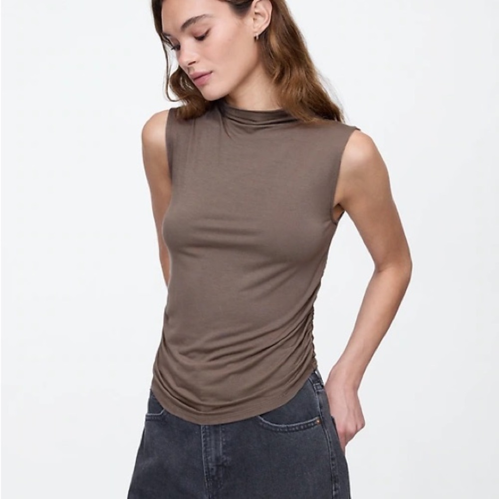Sleeveless Grey/Brown Turtleneck Top